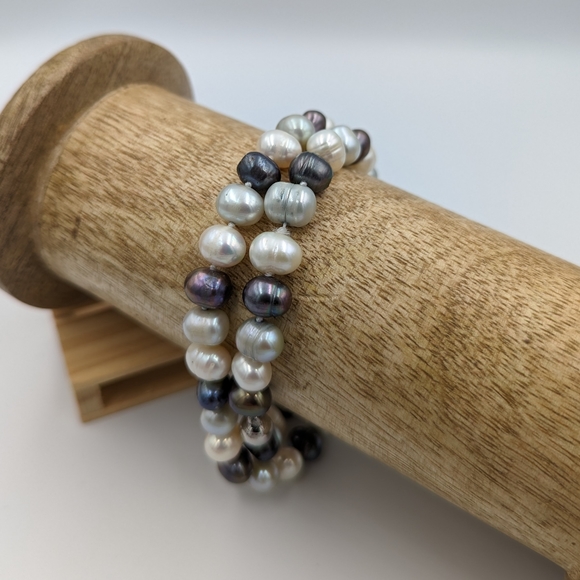 Three color freshwater baroque pearl necklace with 18k gold plate clasp - Picture 8 of 10